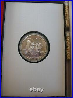 1-oz. 999 Silver Pepe Le Puw & Penelope 1992 Warner Bros #404 Le Proof Coin+ Gold