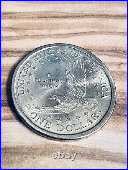 2000 P Sacagawea One Dollar Coin US Liberty Golden MINT Discontinued Collectible