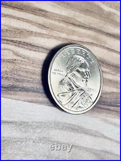 2000 P Sacagawea One Dollar Coin US Liberty Golden MINT Discontinued Collectible