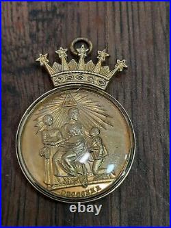 MASONIC CROWN ENCAPSULATED COIN MEDAL IN HALLMARKED 9ct GOLD SPENCER LONDON