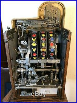 ORIGINAL 1940's 25¢ Mills Antique Slot Machine. It is the Golden Nugget coin op
