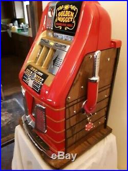 ORIGINAL 25¢ Mills Hi Top Antique Slot Machine. It is the Golden Nugget coin op